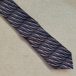 Black and Gray Wave Pattern Men's Silk Tie